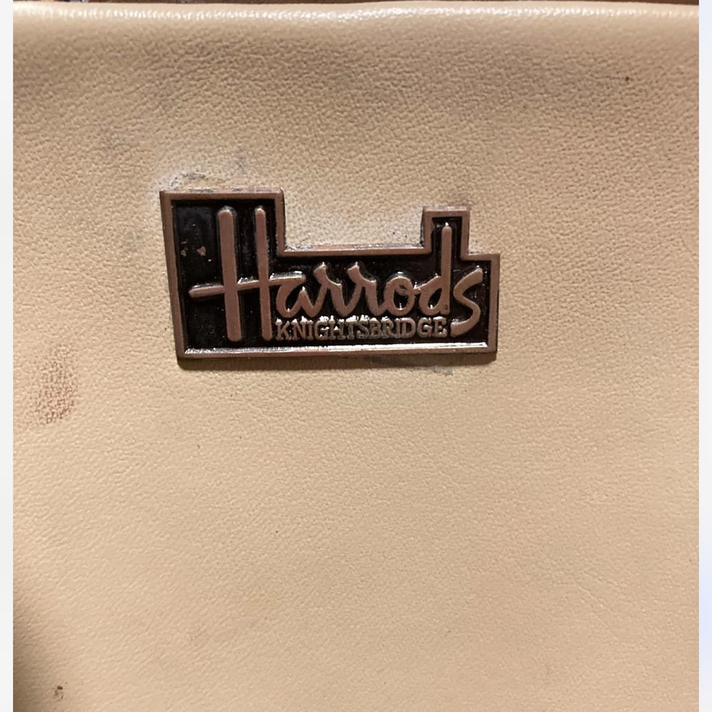 Harrods picnic Trunk. Classic Harrods green canvas with brass embellishments - Picture 10 of 12